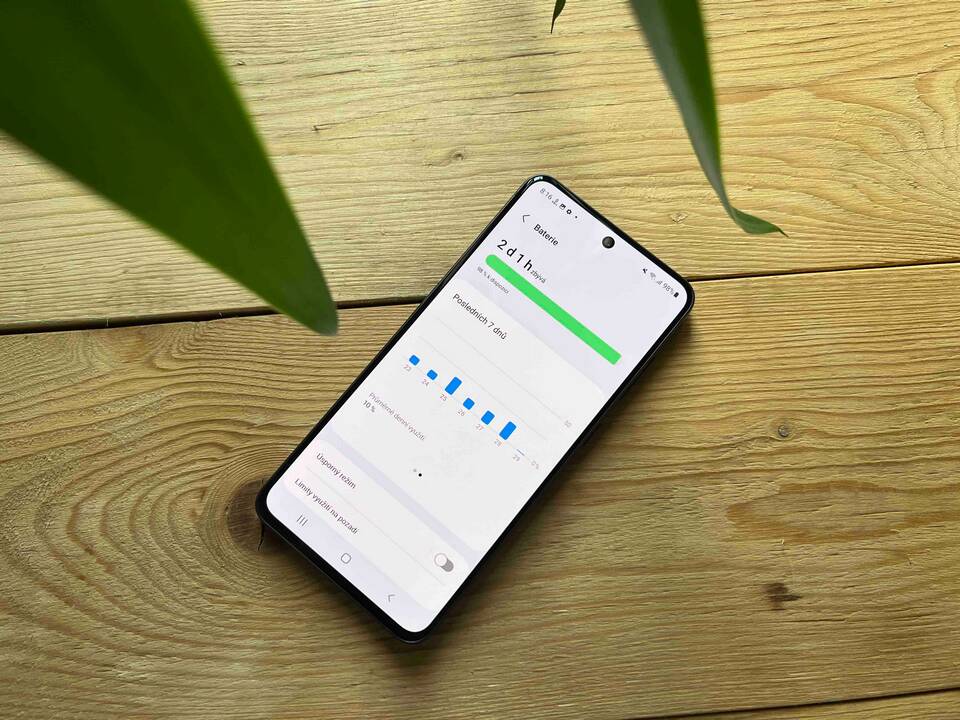 Почему телефон заряжается только до 84%