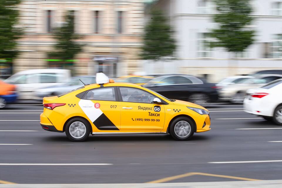 Сравнение самозанятости и работы в таксопарке